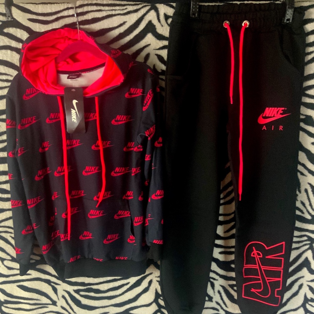 Nike girls 2 piece set